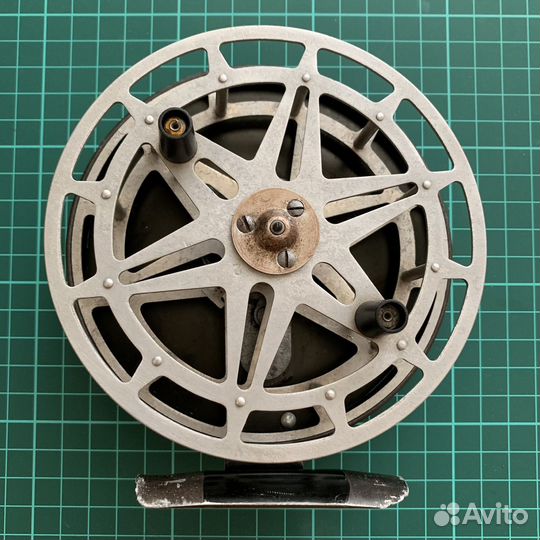 Катушка рыболовная инерционная Невская 1959 СССР