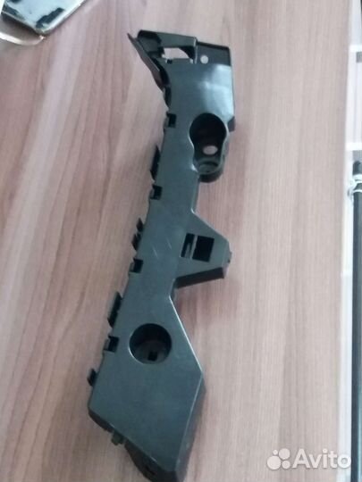 Кронштейн заднего бампера правый Mazda 3