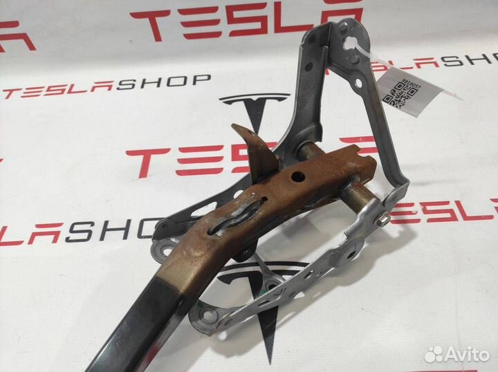 Педаль тормоза Tesla Model S 2015 1050657-00-A