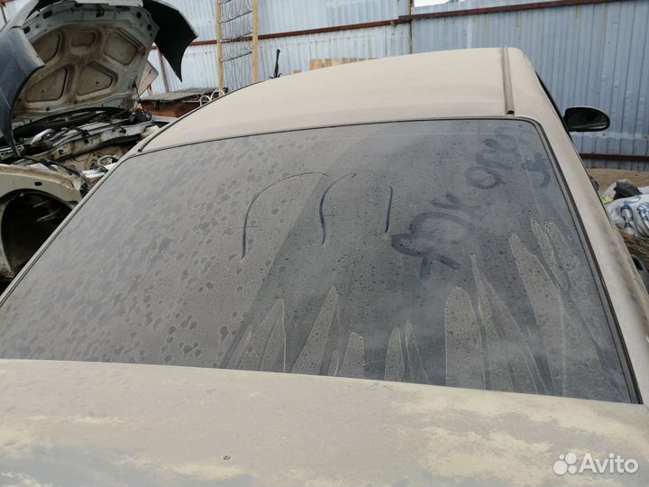 Заднее стекло кузова на ford focus 1 седан