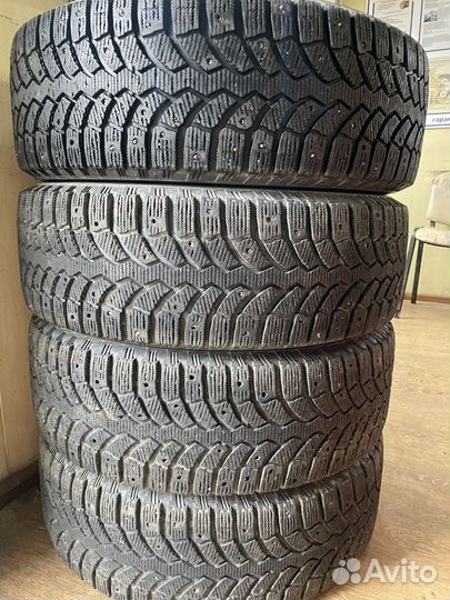 Bridgestone Blizzak Spike-01 215/65 R16