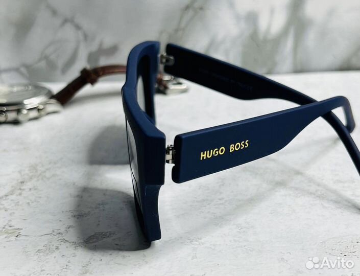 Солнцезащитные очки Hugo Boss