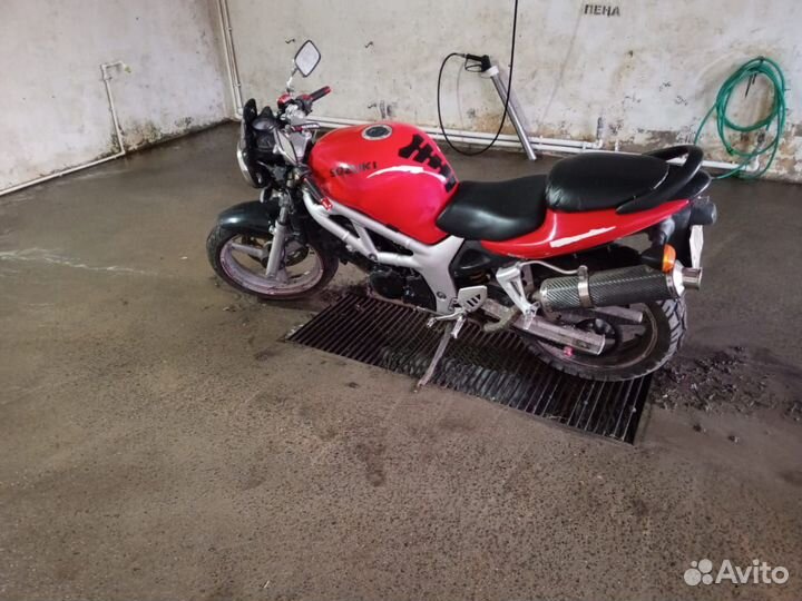 Suzuki SV400S