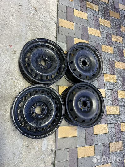 Диски R-15 на Рено Логан