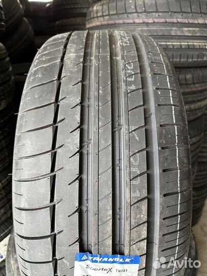 Triangle Sports TH201 255/45 R18