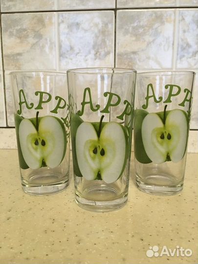 Стаканы для сока разноцветные и фужеры