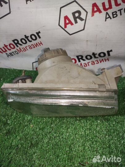 Фара галогеновая Mazda Demio универсал 1.3 1997