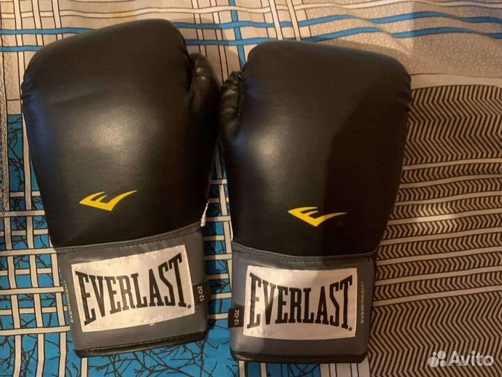 Боксерские перчатки 12 oz everlast