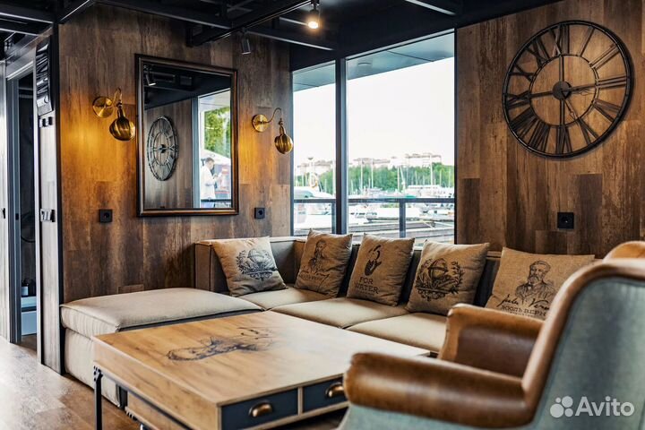 Хаусбот в аренду для прогулок по воде в Москве