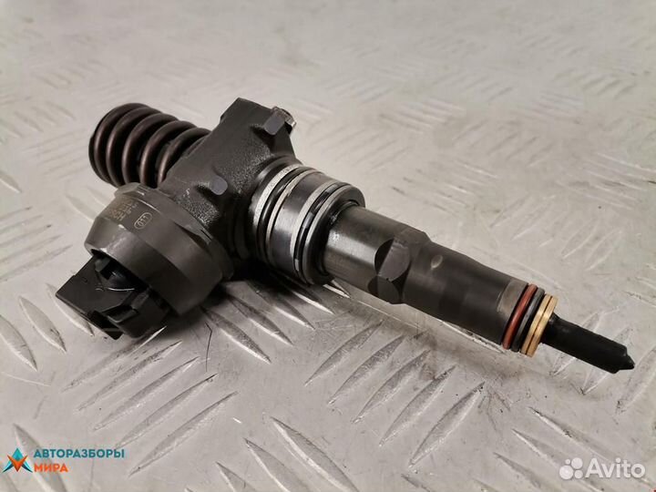 Форсунка Volkswagen Golf 4 2004 038130073AG