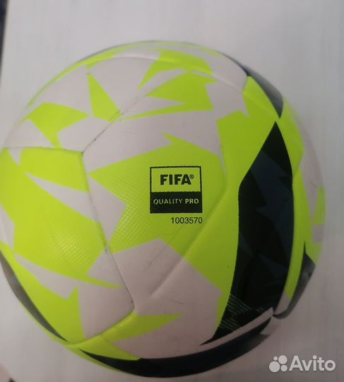 Футбольный мяч