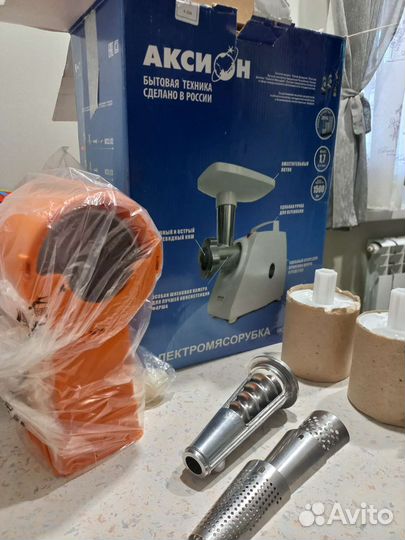 Мясорубка с насадкой соковыжималки