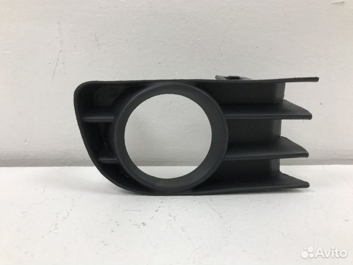 Рамка противотуманной фары правой Renault Megane 2