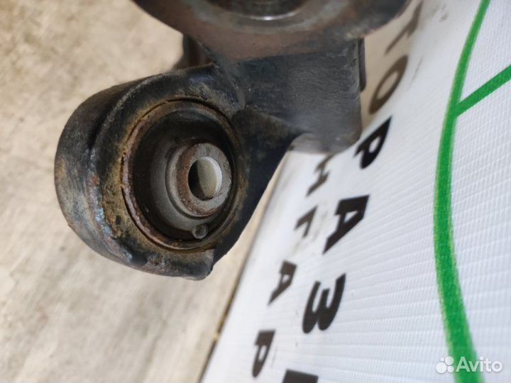 Цапфа задняя правая Toyota Avensis T25 2AZ-FSE