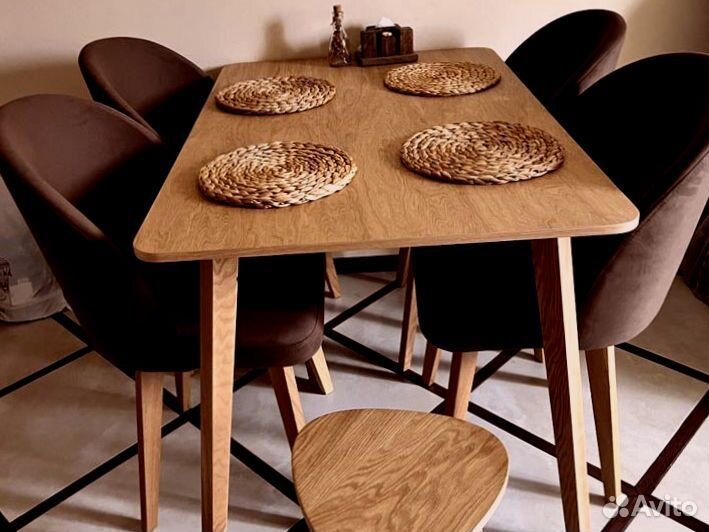 Деревянный кухонный стол