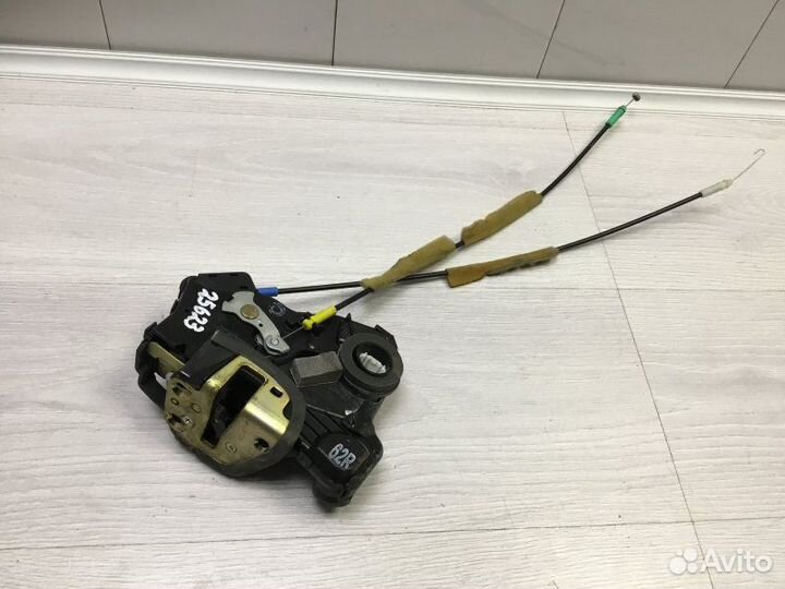 Замок двери передний правый Toyota Corolla Verso