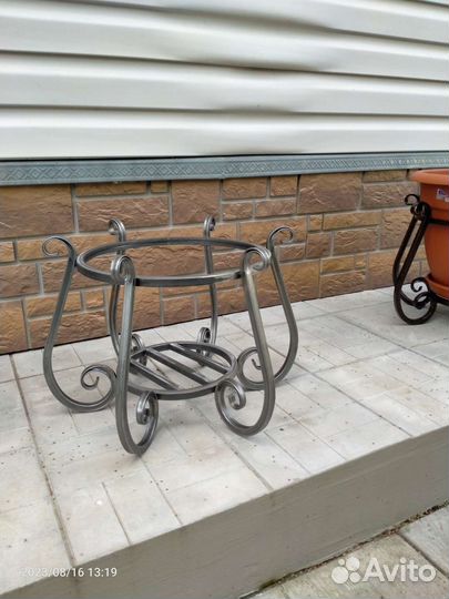 Опора-Подставка для цветов напольная металлическая