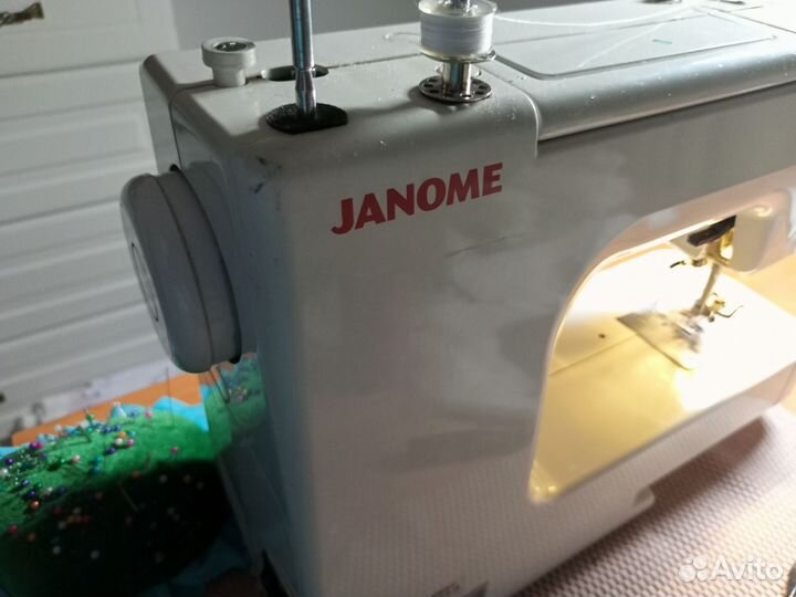 Швейная машина Janome