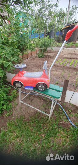 Машинка каталка с ручкой