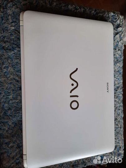 Sony vaio SVF 1521E1RW