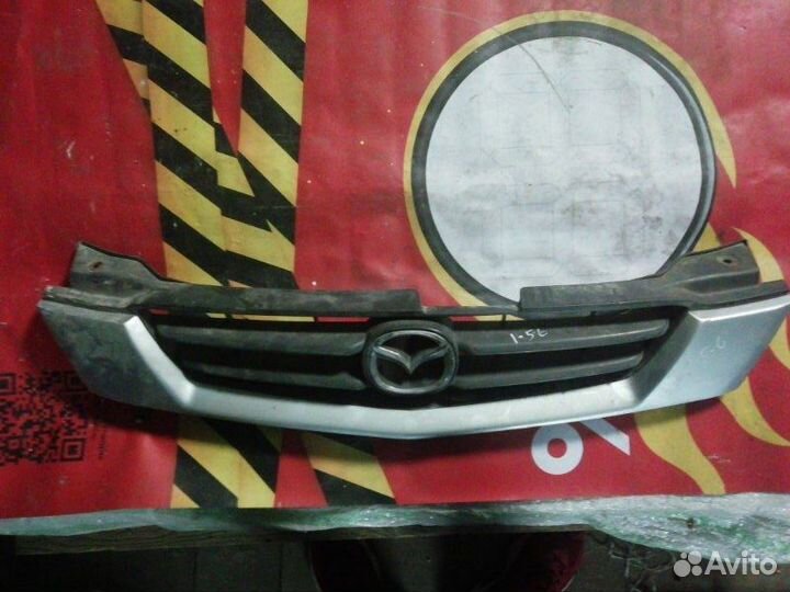 Решетка радиатора передняя Mazda Demio