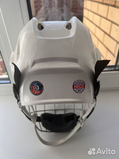 Хоккейный шлем