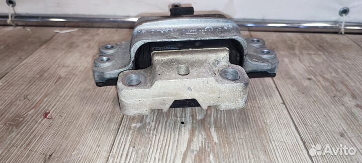 Подушка крепления двигателя Volkswagen 1k0199555