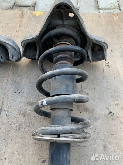 Стойка подвески передняя Audi A4 B7 2.0 BGB
