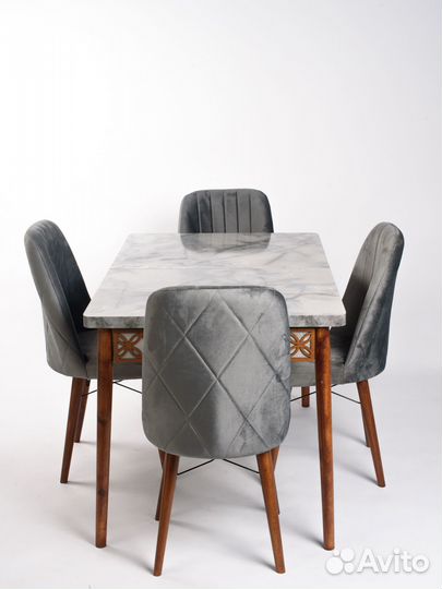 Стол деревянный и стулья мягкие 6 шт