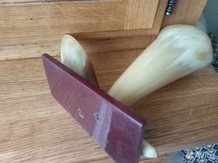 Сувенир-подставка из натурального рога