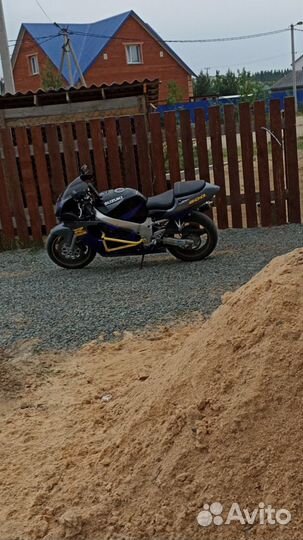Suzuki gsxr 600 srad