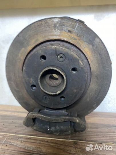 Кулак поворотный правый Renault Logan 1 K7M