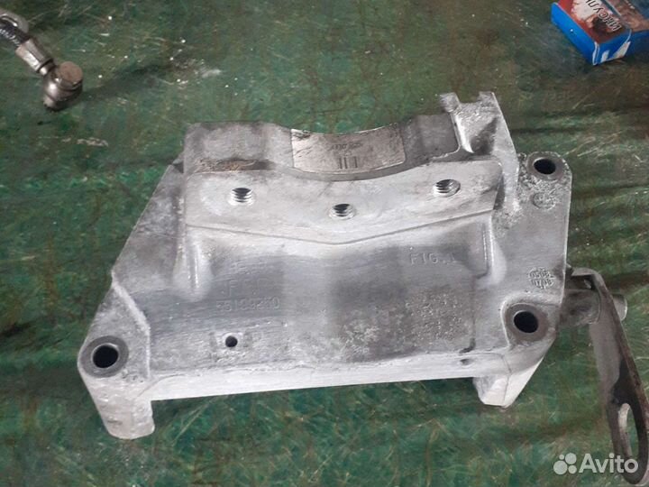 Кронштейн двигателя Opel Corsa D Z13DTJ