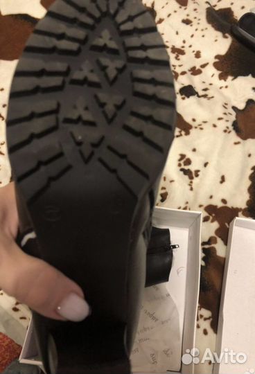 Женская одежда и обувь