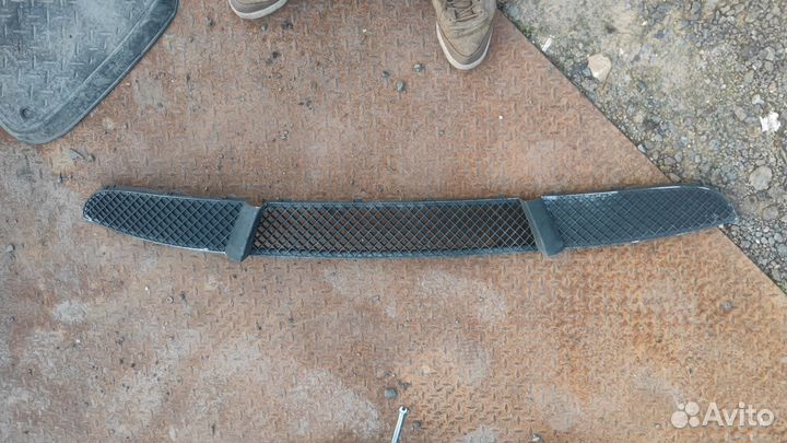 Нижняя решетка бампера bmw e81