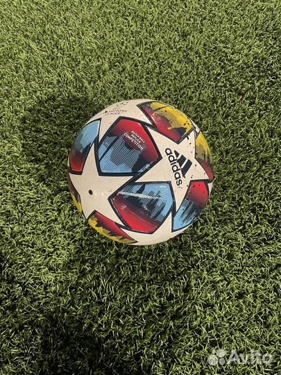 Футбольный мяч adidas лига чемпионов