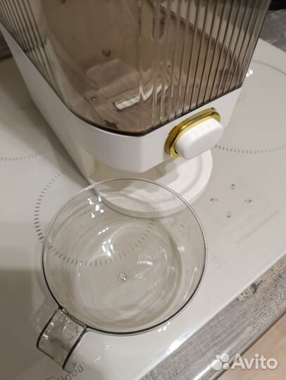 Большой контейнер для сыпучих продуктов