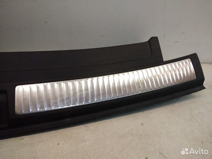 Накладка замка багажника Volkswagen Touareg 3