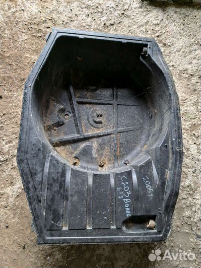 Накладка багажника на Mercedes W203