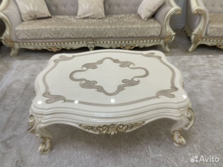 Мебель и журнальный стол