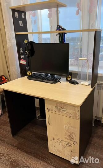 Письменный стол для школьника бу
