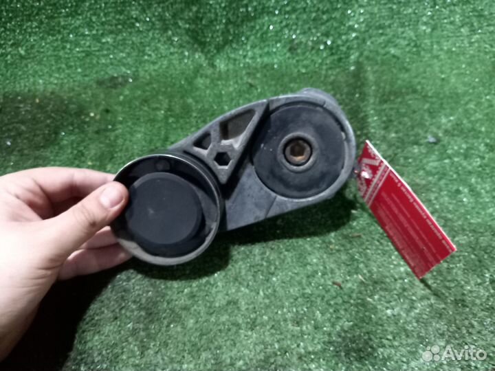 Ролики натяжения ремня на Audi A6 C4