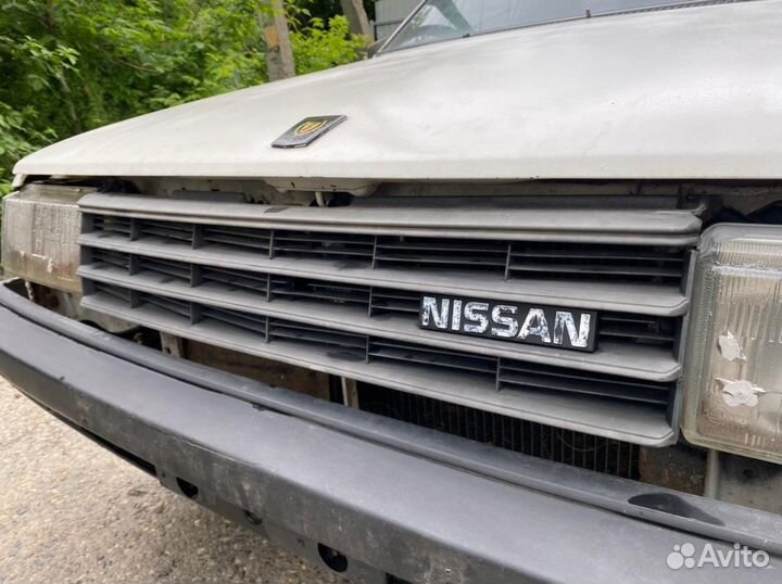 Решетка радиатора Nissan Sunny B11