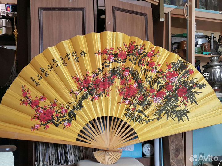Веер огромный желтый