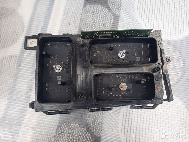 Блок предохранителей подкапотный opel astra h