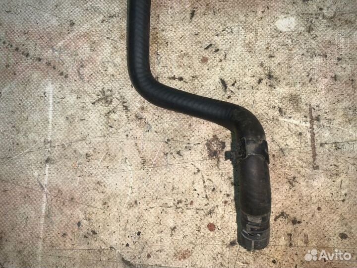 Патрубок системы охлаждения Audi A6 C6 BDW 2005