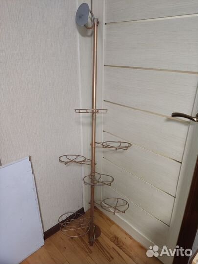 Полка для цветов на стену