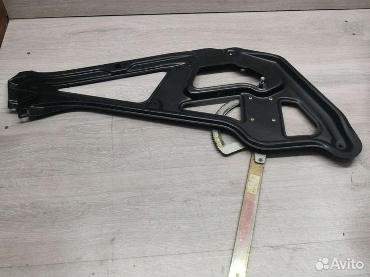 Стеклоподъемник Mercedes