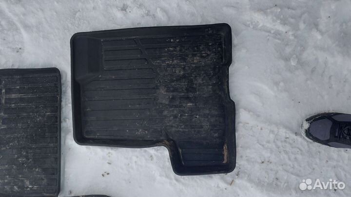 Резиновые коврики на Лада Xray