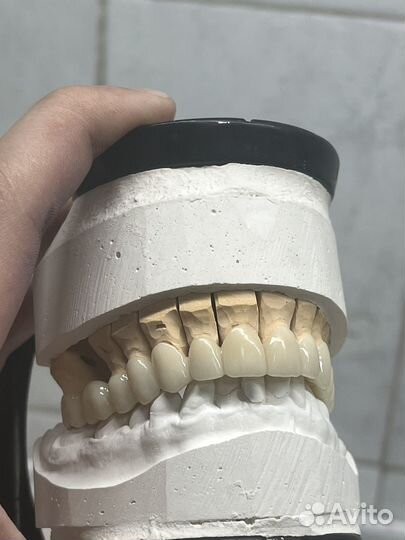 Зубной техник керамист